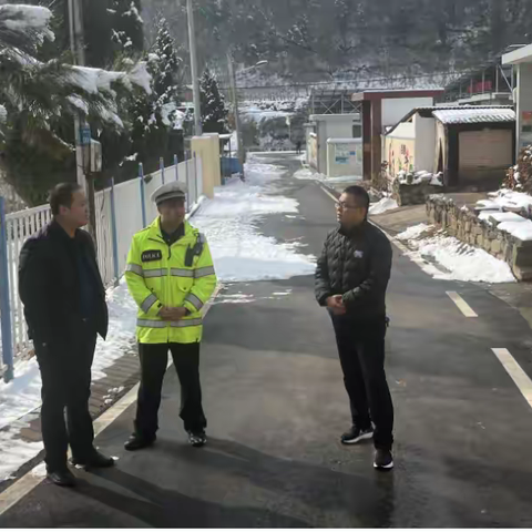 【铜川公安】铜川市交警一大队开展雪后农村道路交通安全隐患排查