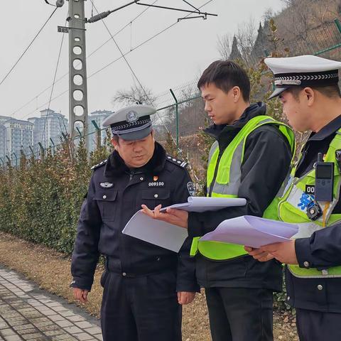 【铜川公安】铜川市交警一大队开展“两会”期间农村道路交通安保工作督导检查