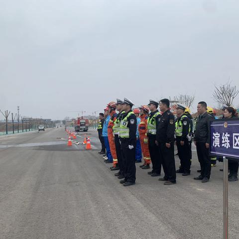 【铜川公安】铜川市交警一大队联合多部门开展危化品车辆交通事故现场处置演练