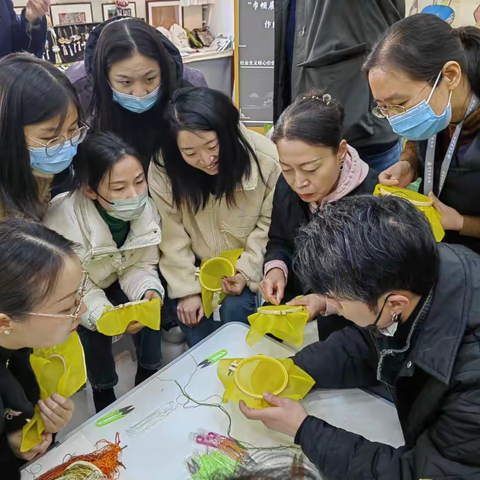 开封市博物馆三八节开展“巾帼创新发展 绣出幸福生活”汴绣体验活动