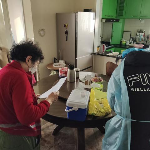 【舜耕街道舜世社区】上门为老人接种新冠疫苗