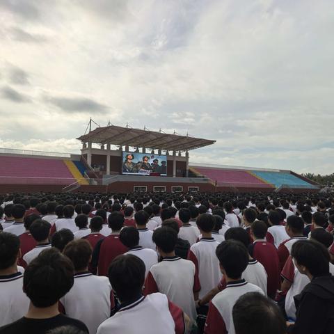 老兵故事里的山河记忆，少年心中的家国担当：建安区2025级新生的震撼第一课​