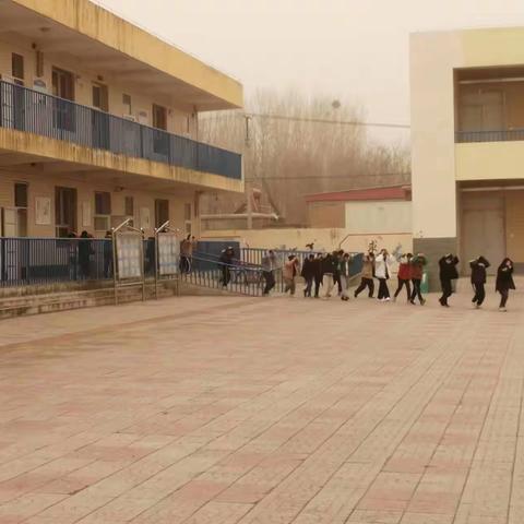 应急演练，防范未然——东孙庄小学安全逃生演练