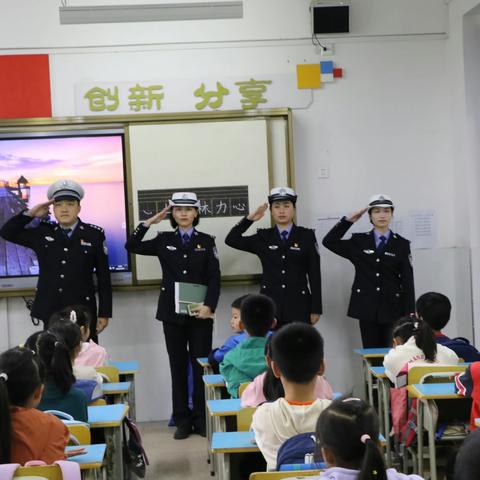 广西高速交警二大队开展“文明交通 你我同行”122主题宣传活动