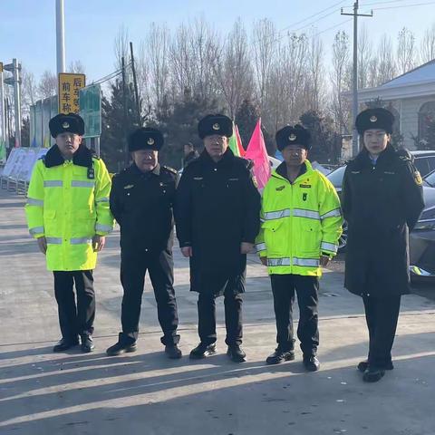 护航春运  守护平安归乡路         一支队支队长张志宏一行莅临G59呼北高速检查春运工作