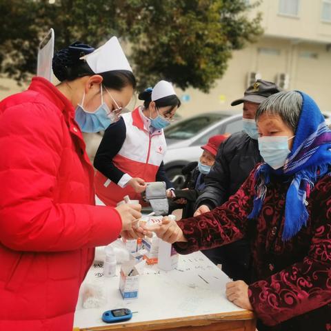 红会送医进社区 志愿服务暖人心
