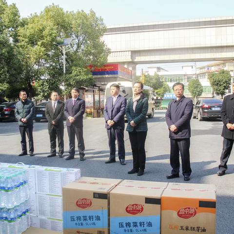 新干县县委书记谭晓艳、县长涂乐率县四套班子走访慰问新干大队全体指战员