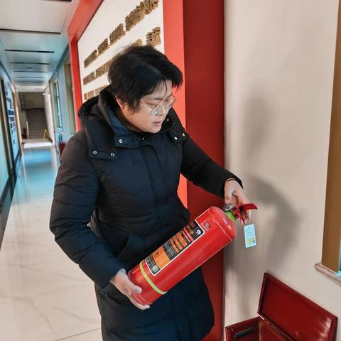 把好“安全关”  护航“平安年”——千佛山街道党群服务中心开展节前消防安全大检查