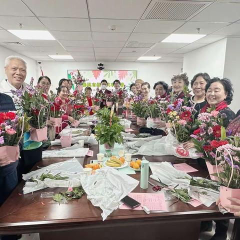 春风有信·共享馨香--千佛山街道党群服务中心开展花样银龄主题插花活动