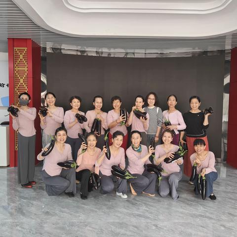 守护“舌尖上的安全”——千佛山街道党群服务中心开展“爱心蔬菜进学校”公益活动