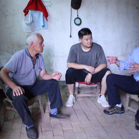 入户走访察民情 禁毒宣传校园行