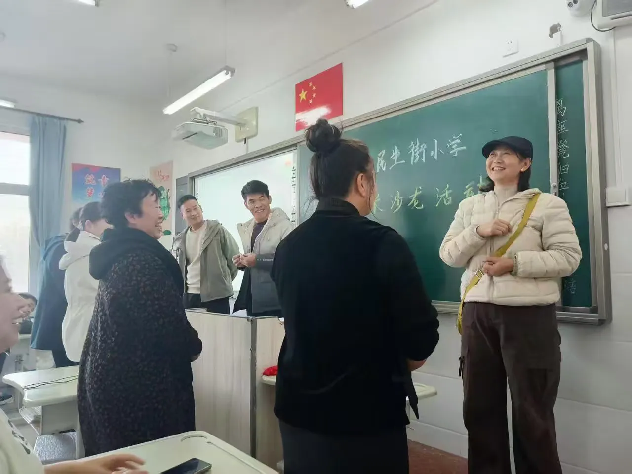 简篇-做智慧型家长,共筑成长底色——民生街小学11月份家长沙龙活动