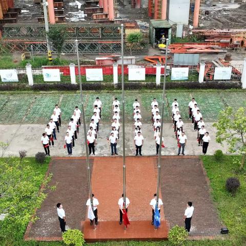 G3铜陵大桥建设者举行唱国歌升国旗仪式