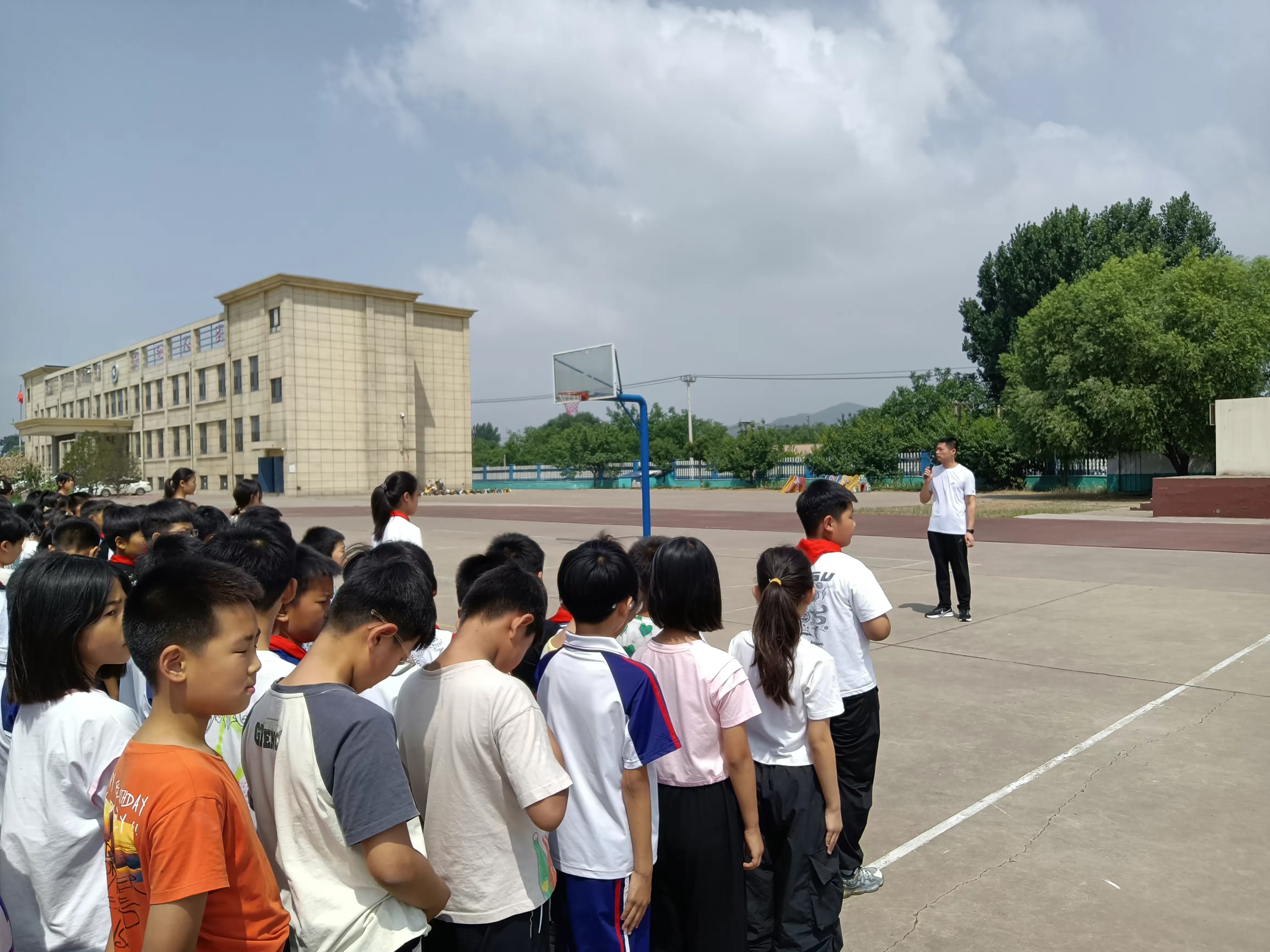简篇-“防震减灾,安全先行!”——红庙子柏春小学地震演练活动