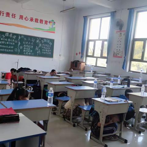 红庙子柏春小学防地震应急疏散安全演练