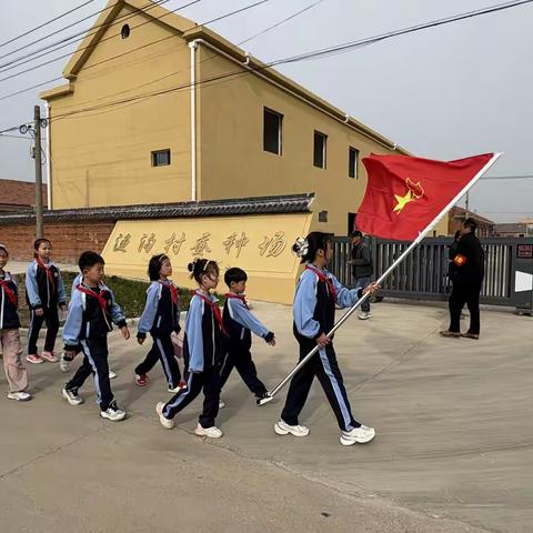 走进蚕桑基地 感受传统文化————盱眙县官滩中心小学关工委开展制作蚕丝团扇活动