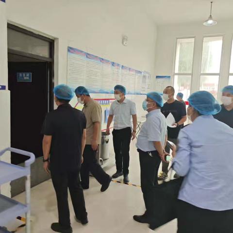 濮阳市市场监管局检查组莅临韩村镇 筑牢校园餐食品安全防线