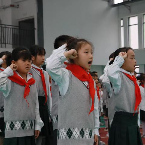 育小少年勇逐梦 童心向党做栋梁——育才小学新队员入队仪式