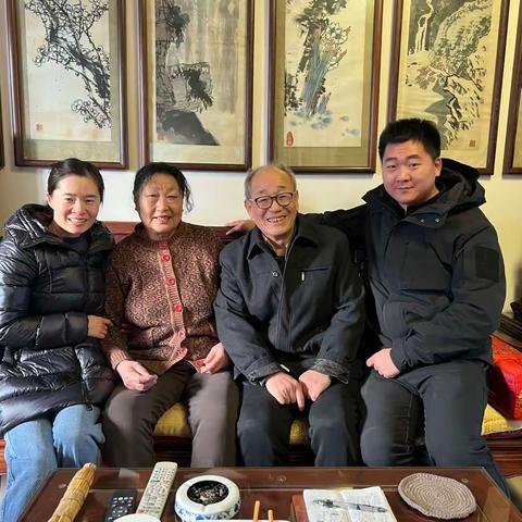 走访慰问送祝福 •真情关怀暖人心——唐家岭社区党支部看望慰问困难党员和老党员