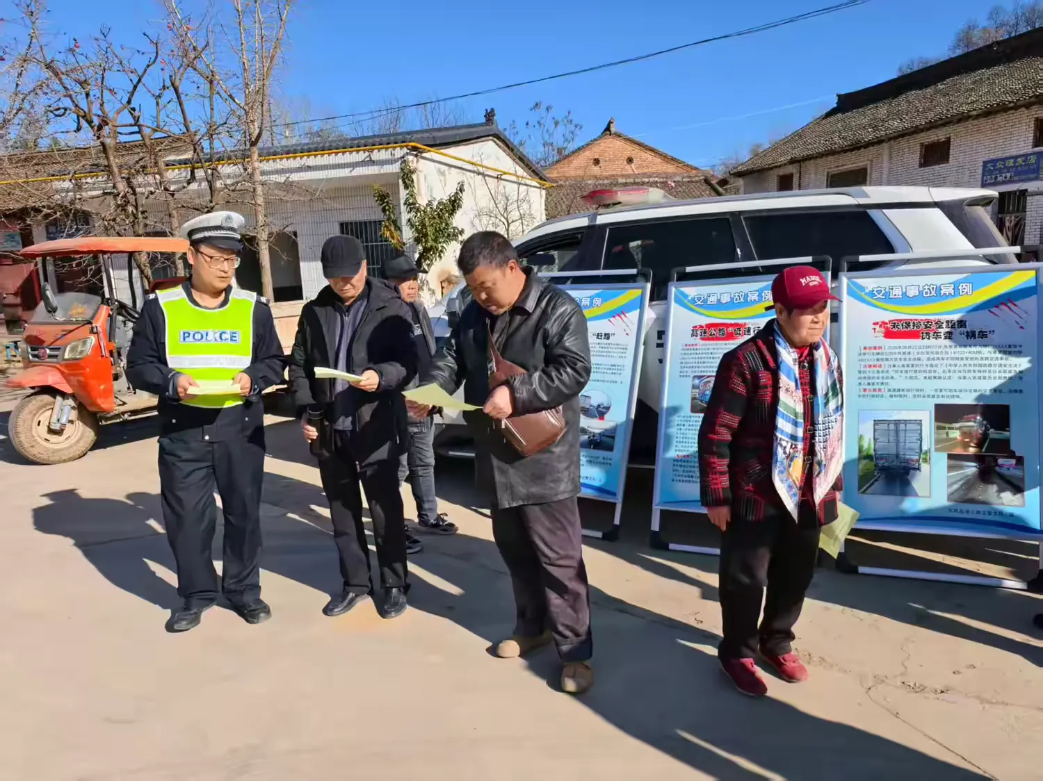 简篇-【预热122】宝鸡交警宣传花样多,安全知识入人心