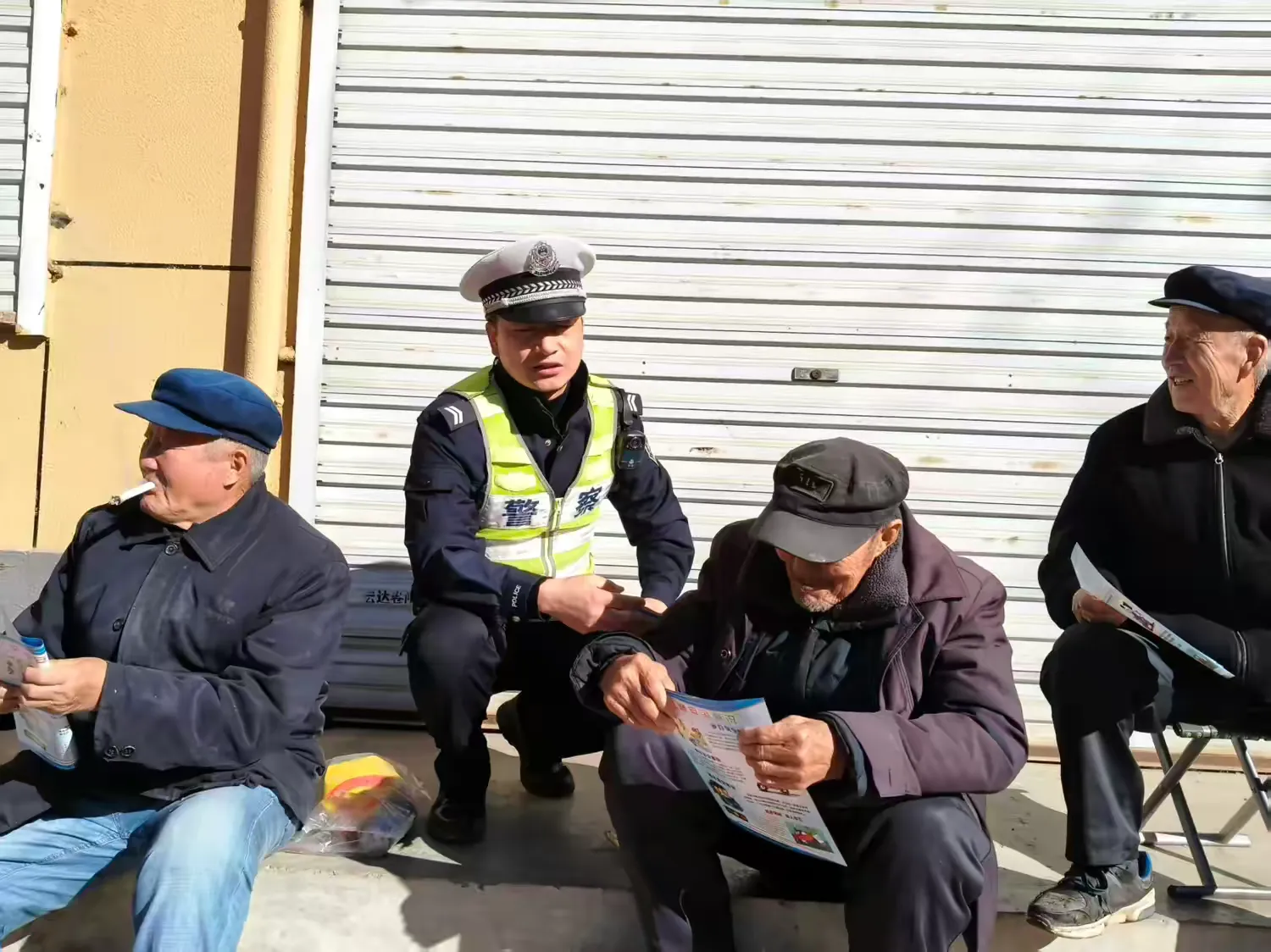 简篇-【预热122】宝鸡交警宣传花样多,安全知识入人心