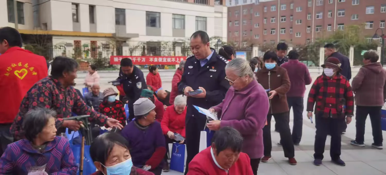 简篇-【预热122】宝鸡交警宣传花样多,安全知识入人心