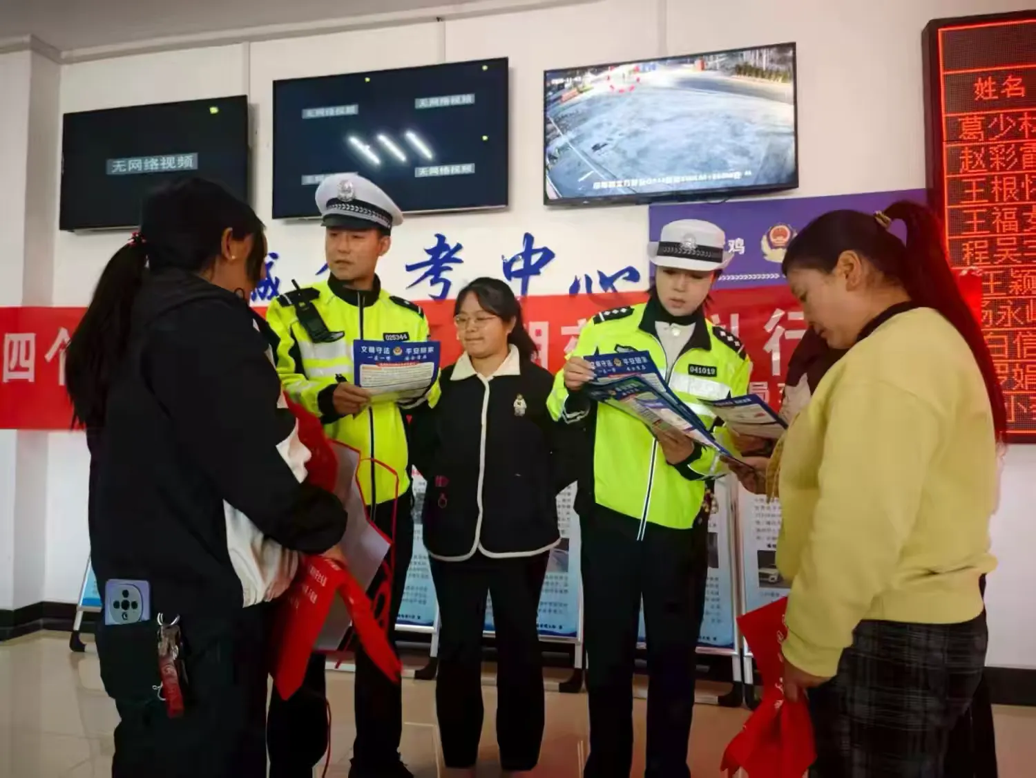 简篇-【预热122】宝鸡交警宣传花样多,安全知识入人心