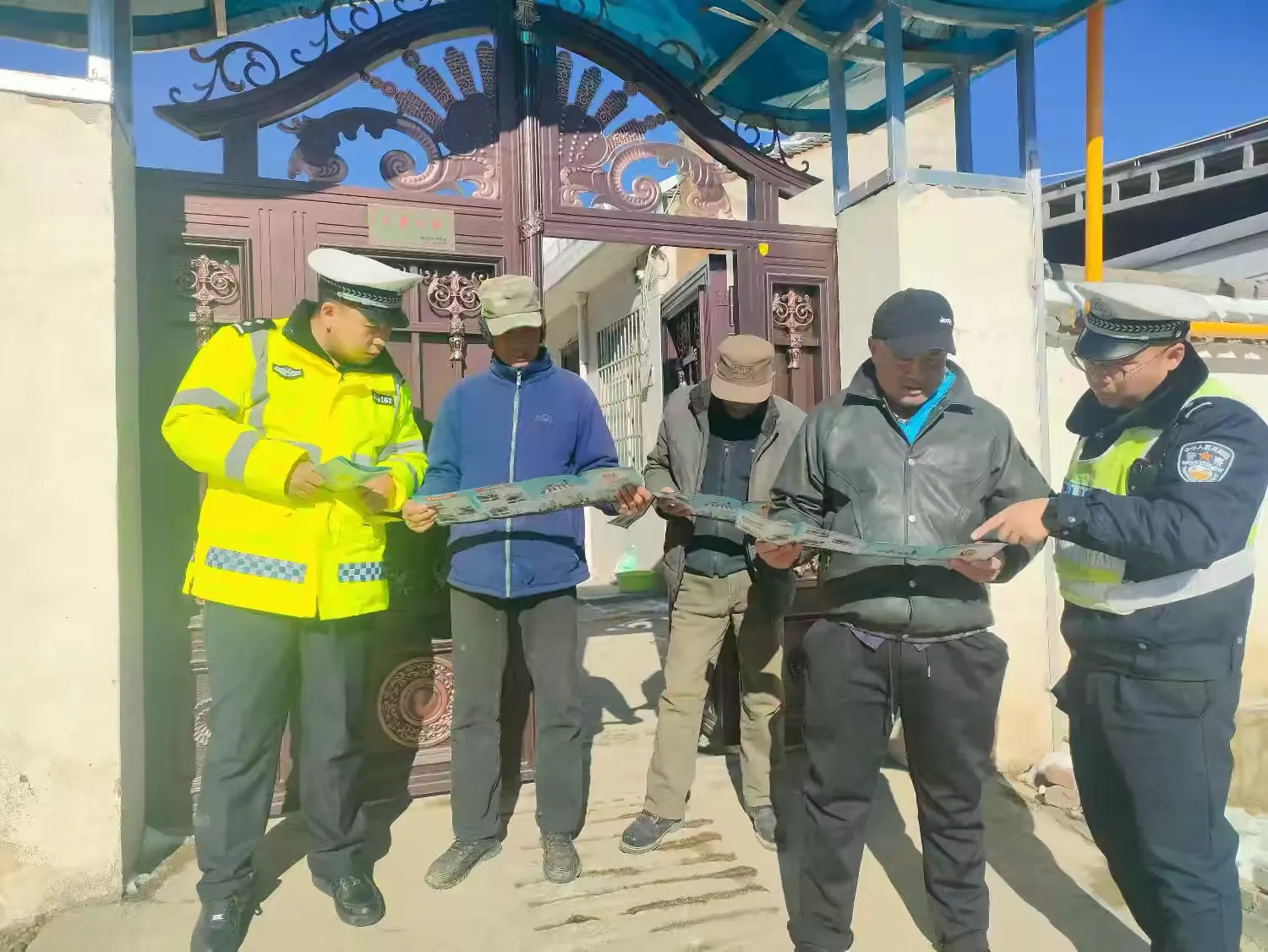 简篇-【预热122】宝鸡交警宣传花样多,安全知识入人心