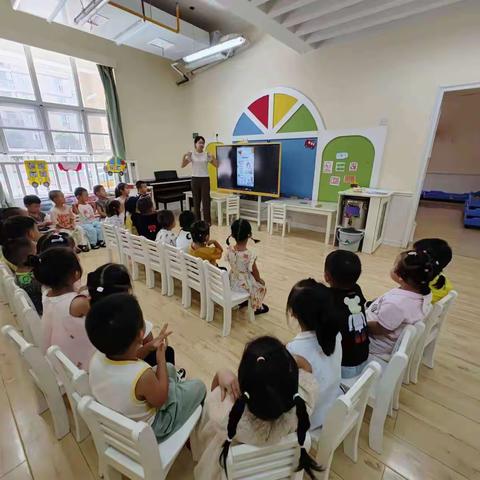 “暖暖教师节，浓浓师幼情”荷花苑幼儿园教师节主题活动