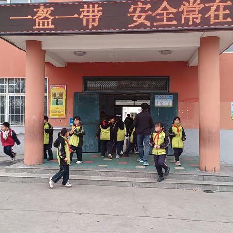 “一盔一带”  安全常在——长北小学交通安全宣传