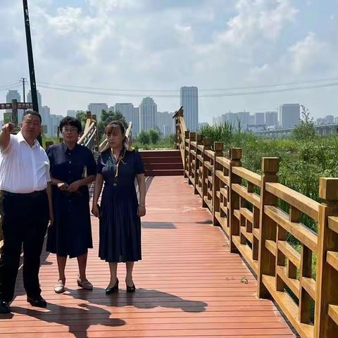 道里区政府副区长唐可欣深入群力外滩湿地等园林绿化服务保障一线检查指导