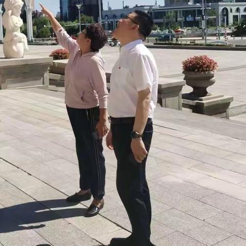 道里区委副书记、区政府区长于军深入音乐公园等园林绿化服务保障一线检查指导工作