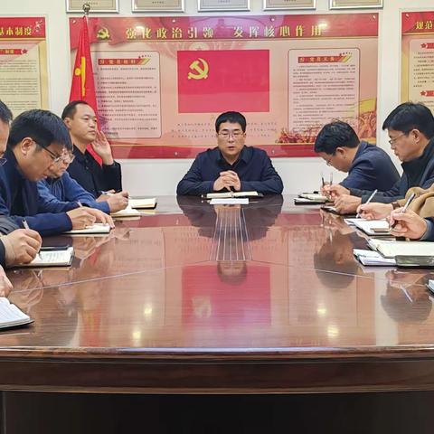 区发改局迅速传达落实区重点会议精神