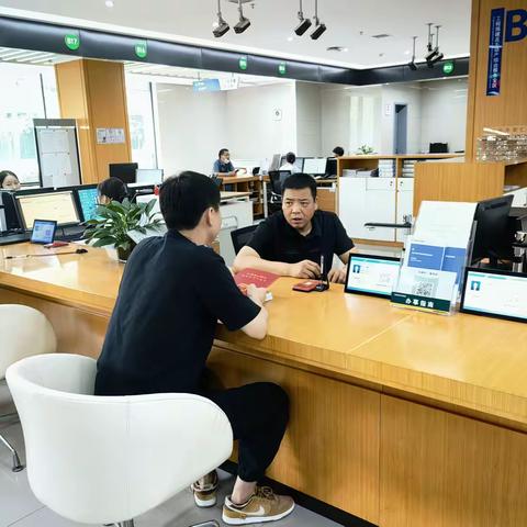 西咸资规局（沣西）工作部开展“领导坐窗口”活动