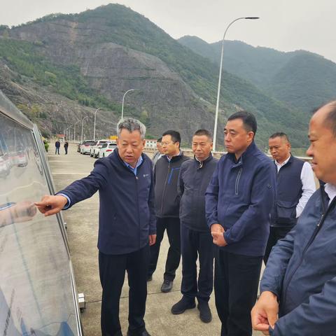 西安市水务局局长薛建华在金盆水库调研检查节日期间安全防范工作