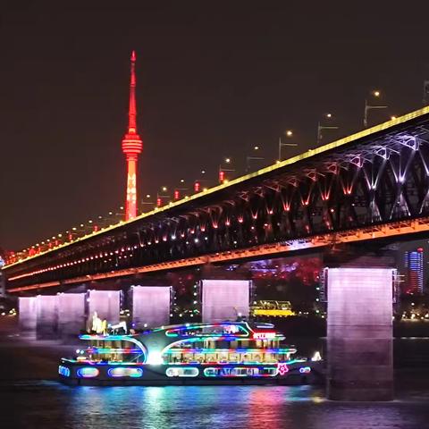 武汉长江大桥的夜景