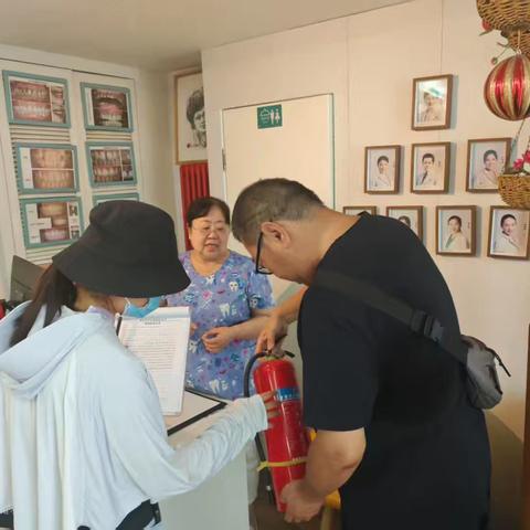 筑牢安全防线——阳光新城第二社区社区开展“九小场所”消防安全专项检查行动