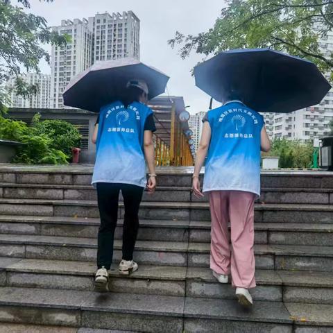 风雨中前行，守护不“打烊”——阳光新城第二社区开展防汛巡查