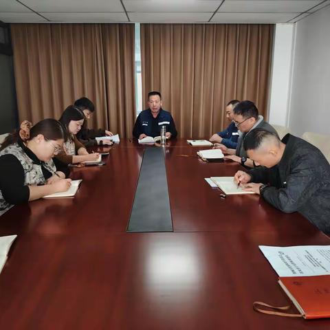 王凤鸣主持召开分管科室工作会