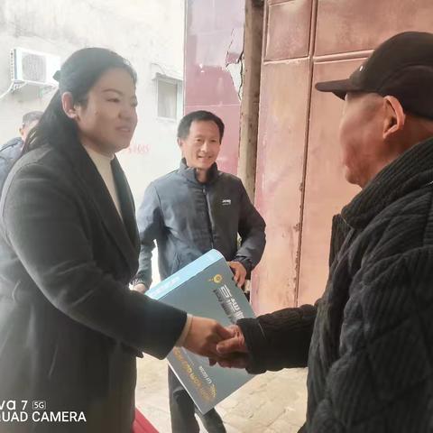 岁末寒冬浸暖意 浓浓关怀拥军情