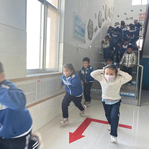 防患于未“燃”，共筑平安校园——丁庄街道广北小学开展消防安全逃生演练
