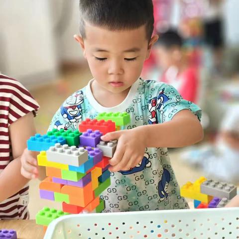 “播种快乐 收获成长”——临朐县实验幼儿园顺河园中一班刘翰墨