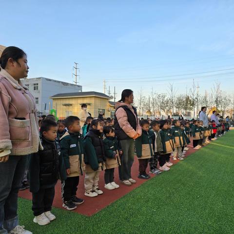 以礼润心 文明相伴——大荔县市场路幼儿园教育集团第十五周升旗仪式