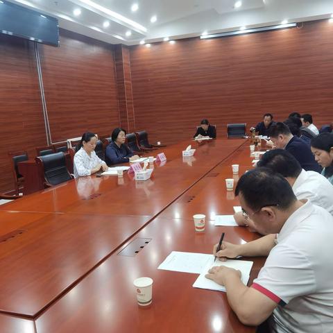 10月8日下午，区委副书记温雪梅召开督导检查农村人居环境整治工作推进会