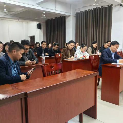 聚焦核心素养 赋能数学课堂——娄底市2025年初中数学专题研讨暨新教材培训活动圆满举行