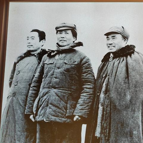 中航华府社区党支部开展“重温赤诚初心  汲取奋进力量 ”党史教育学习活动