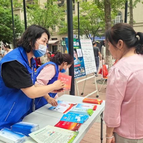 “普法宣传”进社区 法护居民一方平安