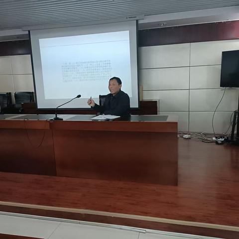 红旗街道工会组织集体合同培训会