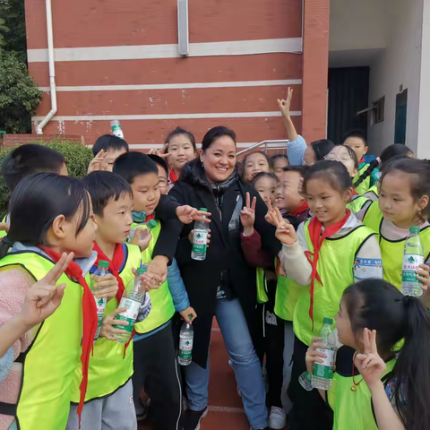 助力学生开拓国际视野，这所小学的双语“三球”趣味运动会别开生面