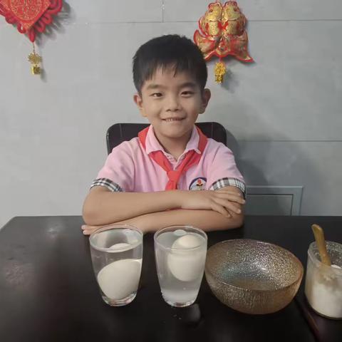 “悬浮的鸡蛋”点亮暑期奇妙之旅  ‍    🧪科学小实验（二 2 班） ‍